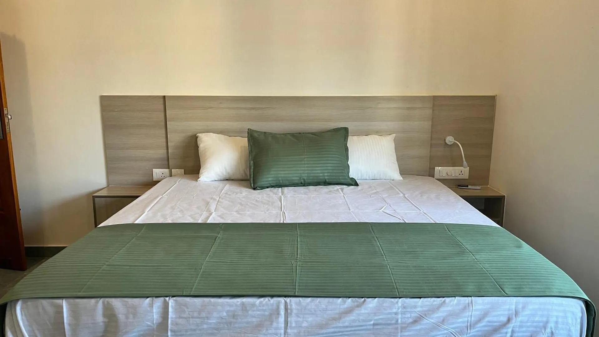 Bava Ac Rooms At Casa De Aadi Varkala